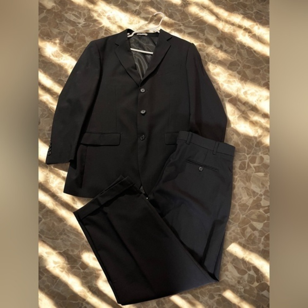 100% Wool Men’s Suit - Complete with Blazer and Pants